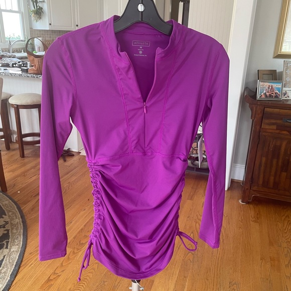 Athleta pullover with approx91/4 front zipper and gathered sides .  XS - Picture 3 of 6